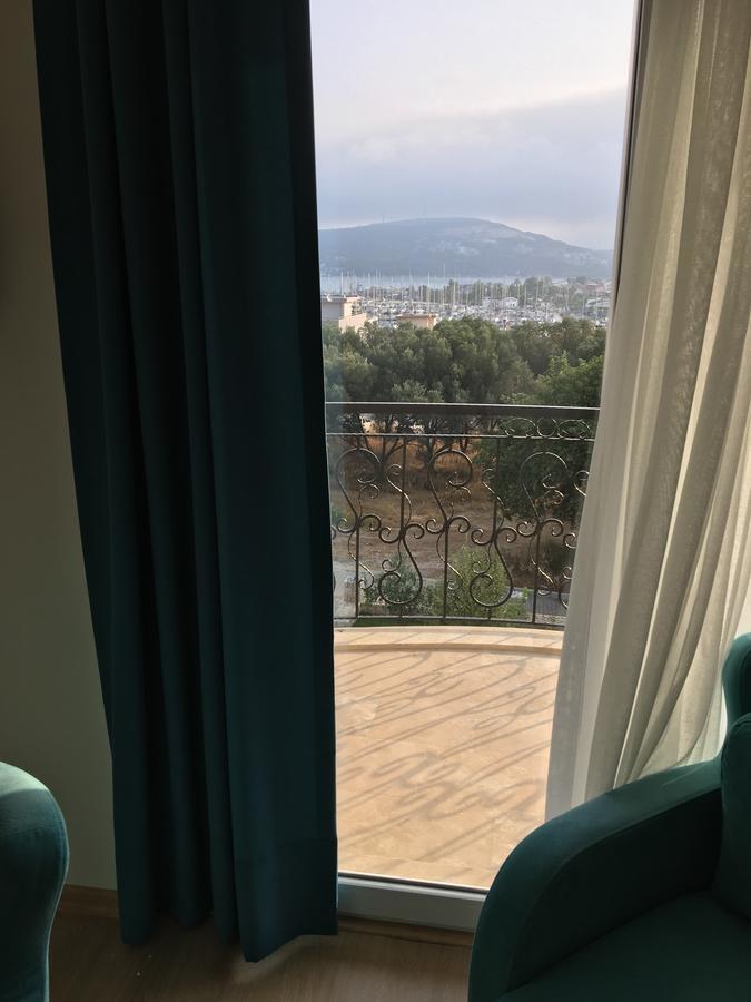 Clementin Suits Siğacık Eksteriør bilde