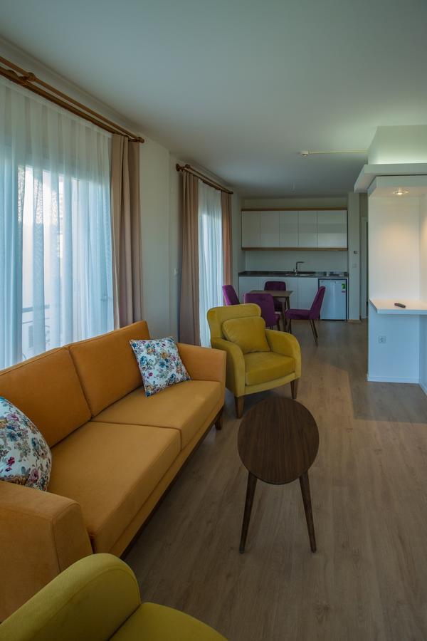 Clementin Suits Siğacık Eksteriør bilde
